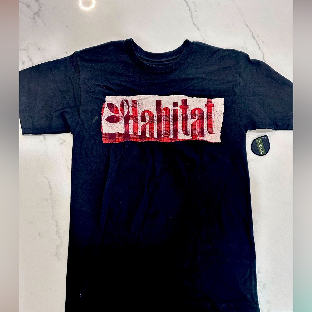 New Habitat Skateboards short sleeve shirt Size small